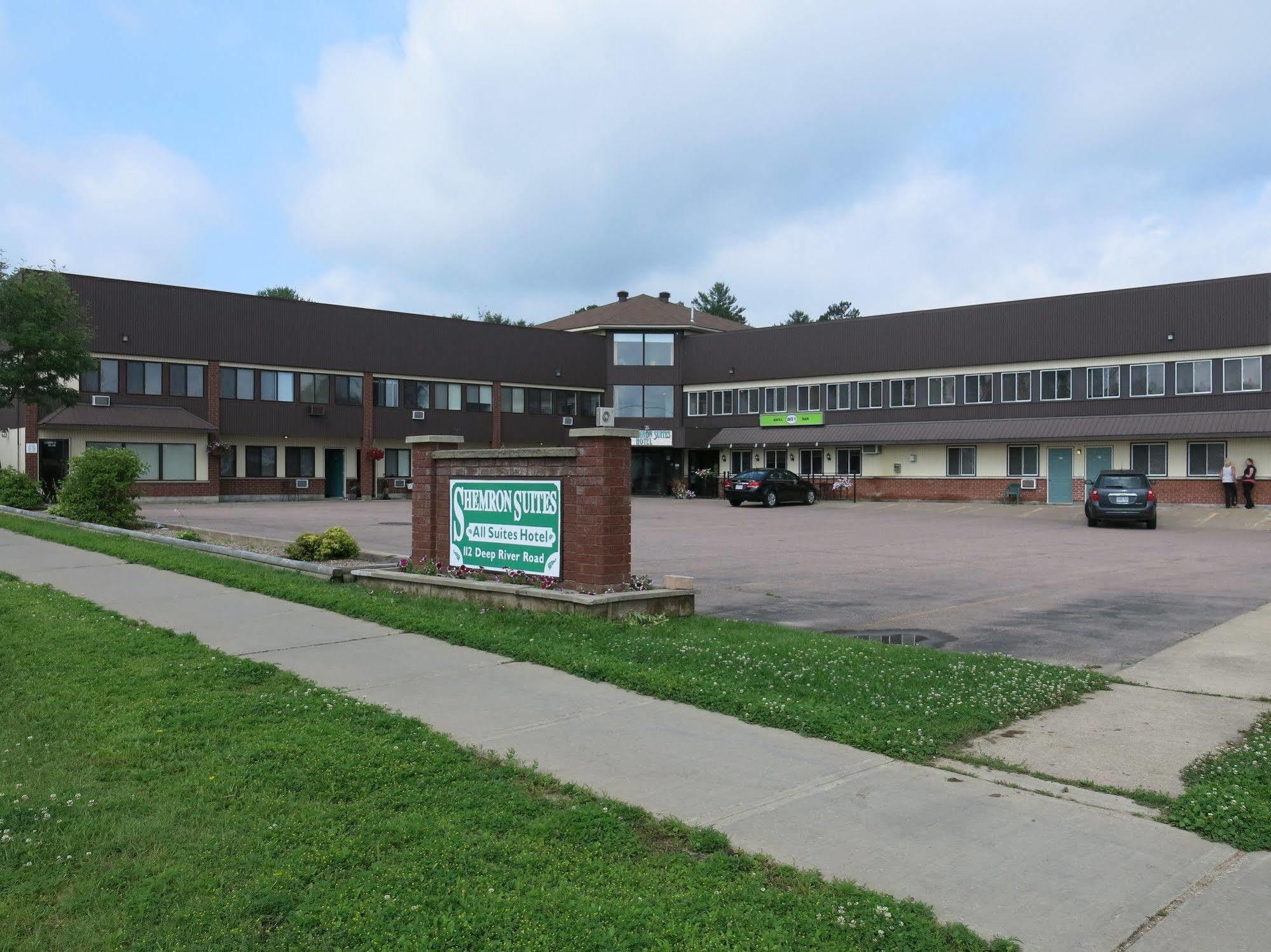 Shemron Suites Hotel Deep River Buitenkant foto