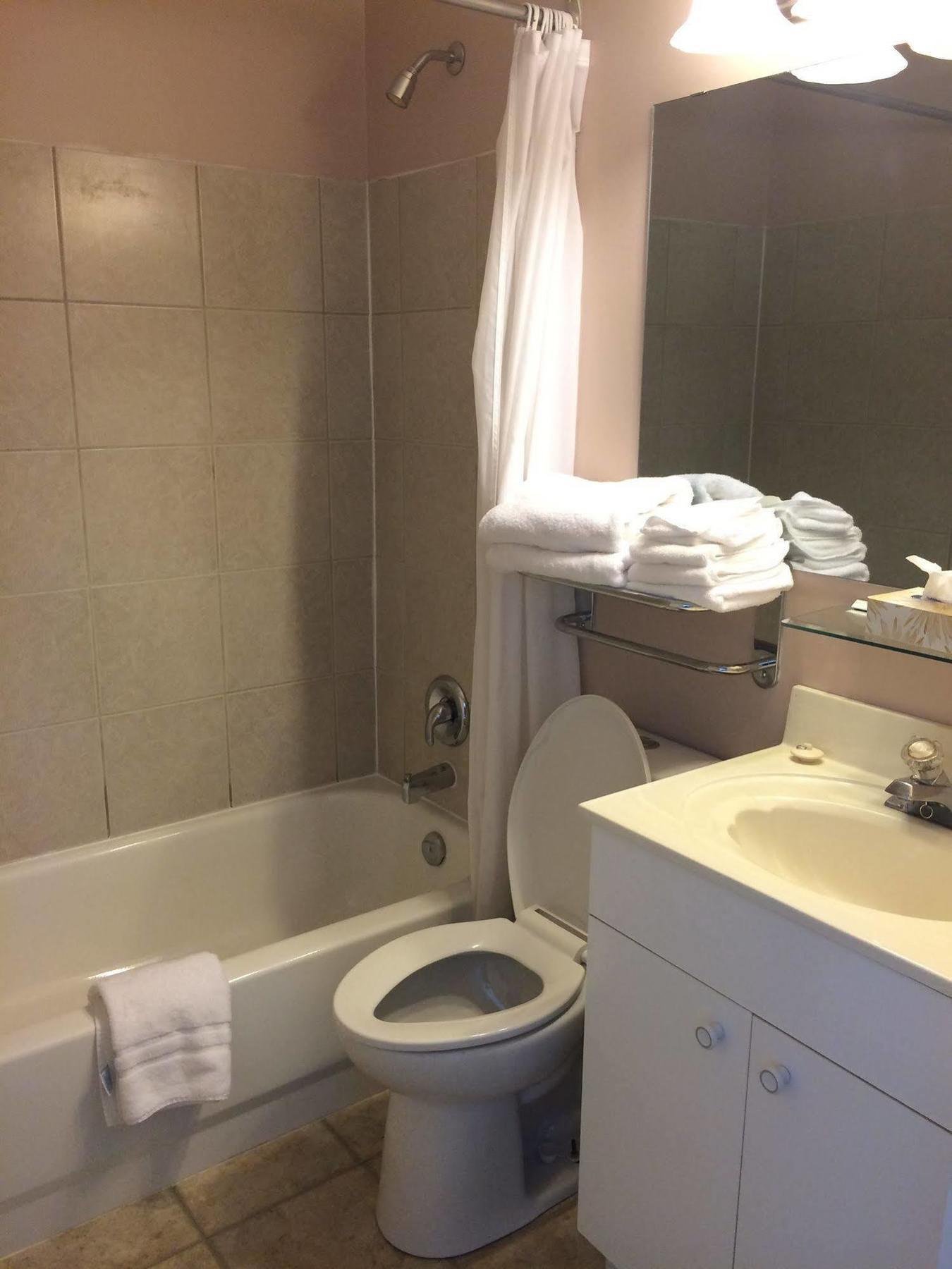Shemron Suites Hotel Deep River Buitenkant foto