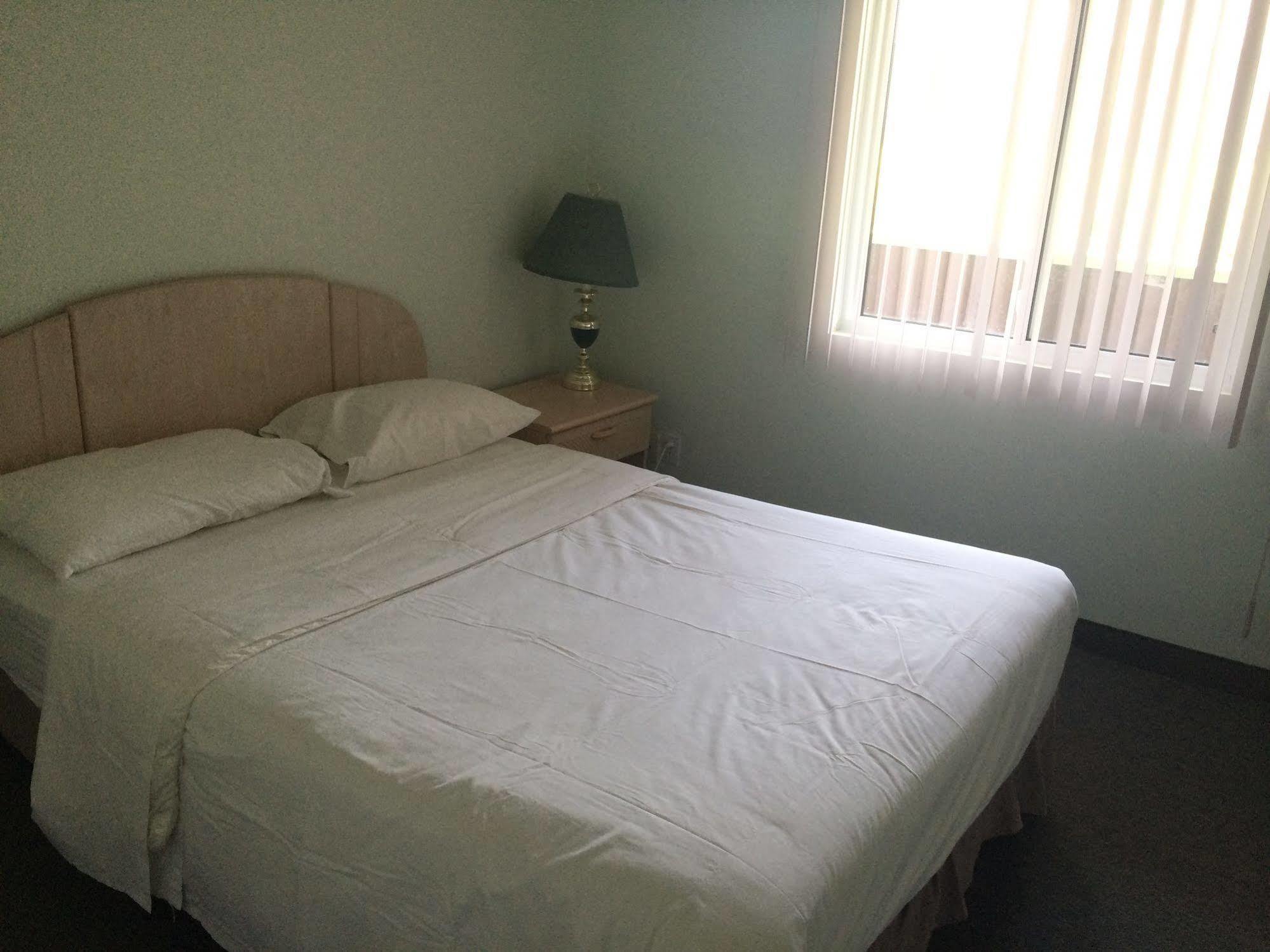 Shemron Suites Hotel Deep River Buitenkant foto