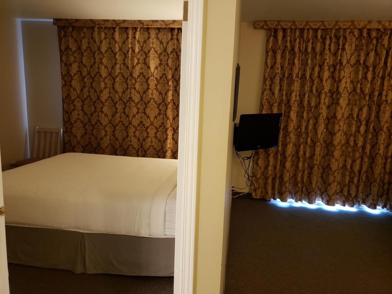 Shemron Suites Hotel Deep River Buitenkant foto