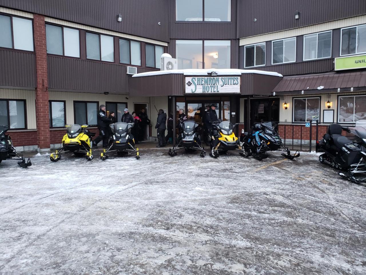 Shemron Suites Hotel Deep River Buitenkant foto